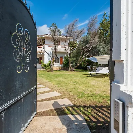 Stunning - Private Garden - Front Beach- Free Parking
