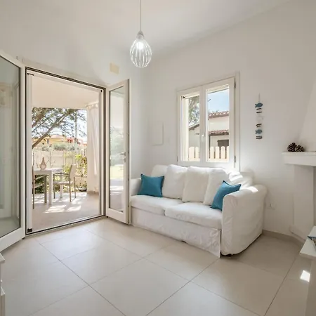Stunning - Private Garden - Front Beach- Free Parking فيلة