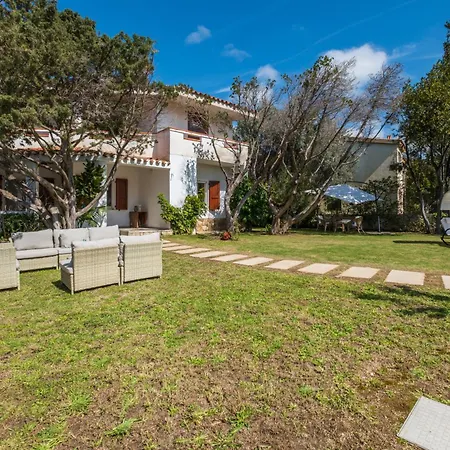 Stunning - Private Garden - Front Beach- Free Parking فيلة *