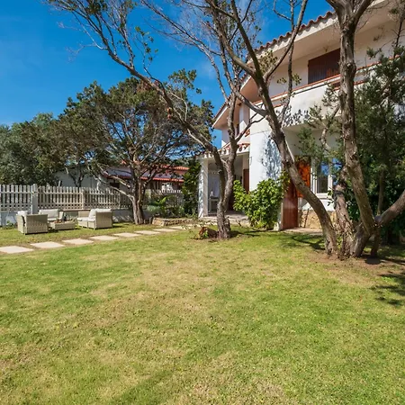 Stunning - Private Garden - Front Beach- Free Parking فيلة *