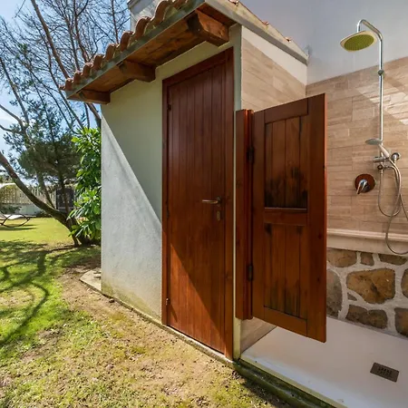 Stunning - Private Garden - Front Beach- Free Parking *