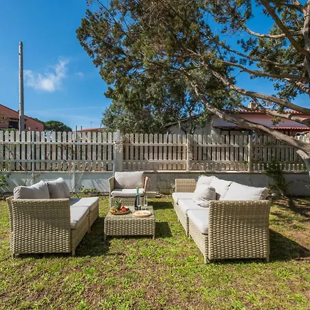 Stunning - Private Garden - Front Beach- Free Parking *