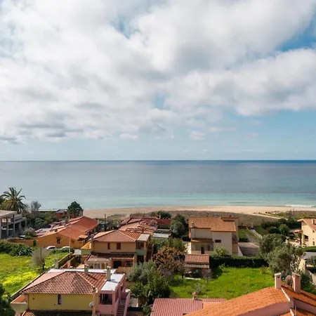 Stunning - Private Garden - Front Beach- Free Parking *