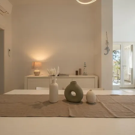 فيلة Stunning - Private Garden - Front Beach- Free Parking *