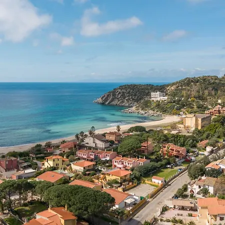 Stunning - Private Garden - Front Beach- Free Parking *